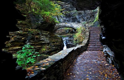 风景自然风光多雨森林瀑布洞穴石楼梯高清壁纸